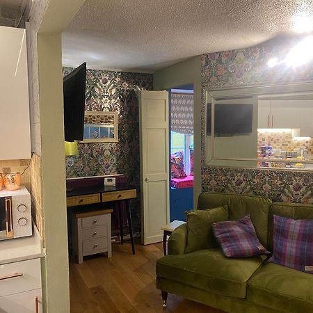 Quiet Lower Floor 2 Bed City Apartment With Private Patio Garden Bath Zewnętrze zdjęcie