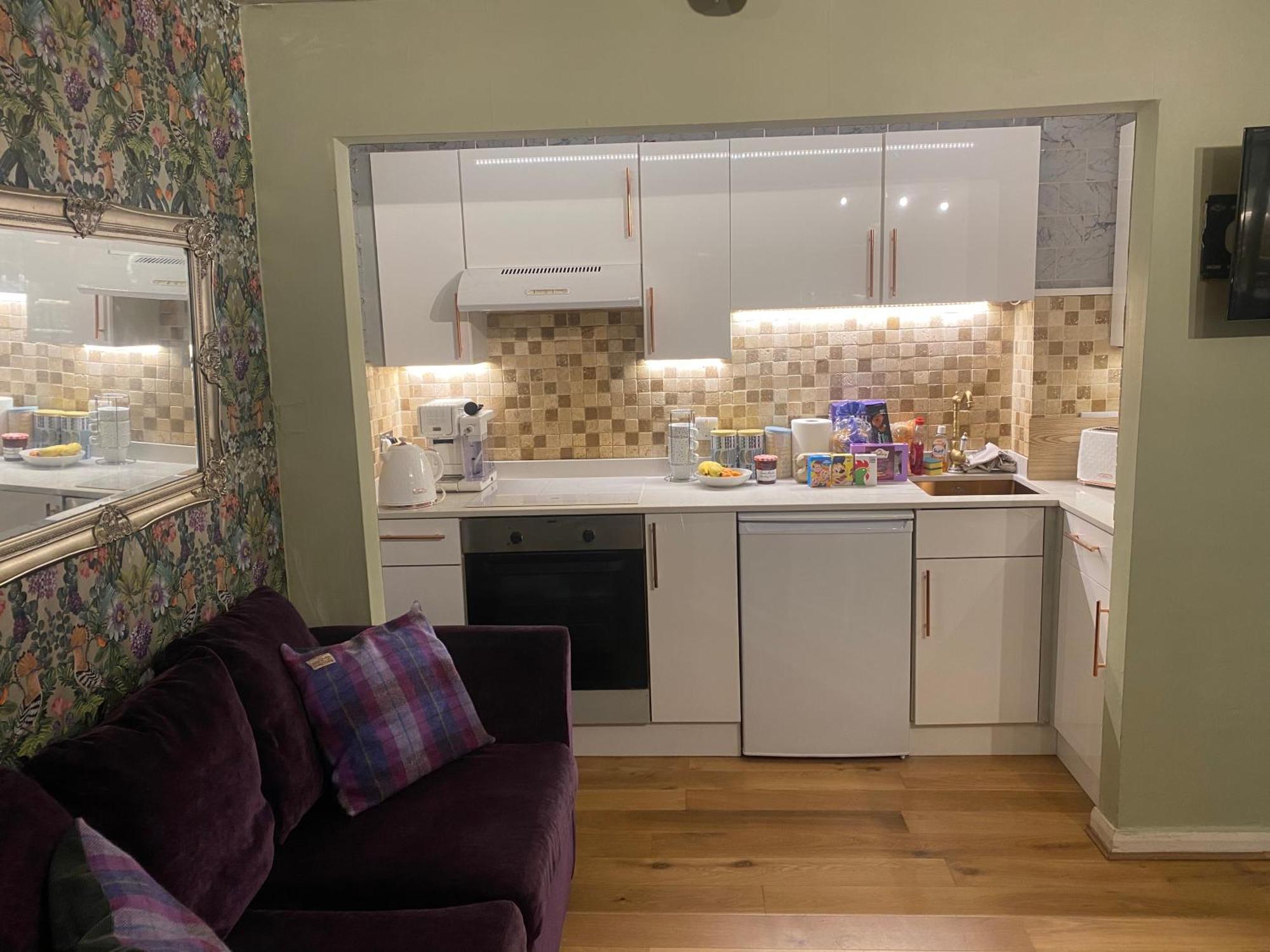 Quiet Lower Floor 2 Bed City Apartment With Private Patio Garden Bath Zewnętrze zdjęcie