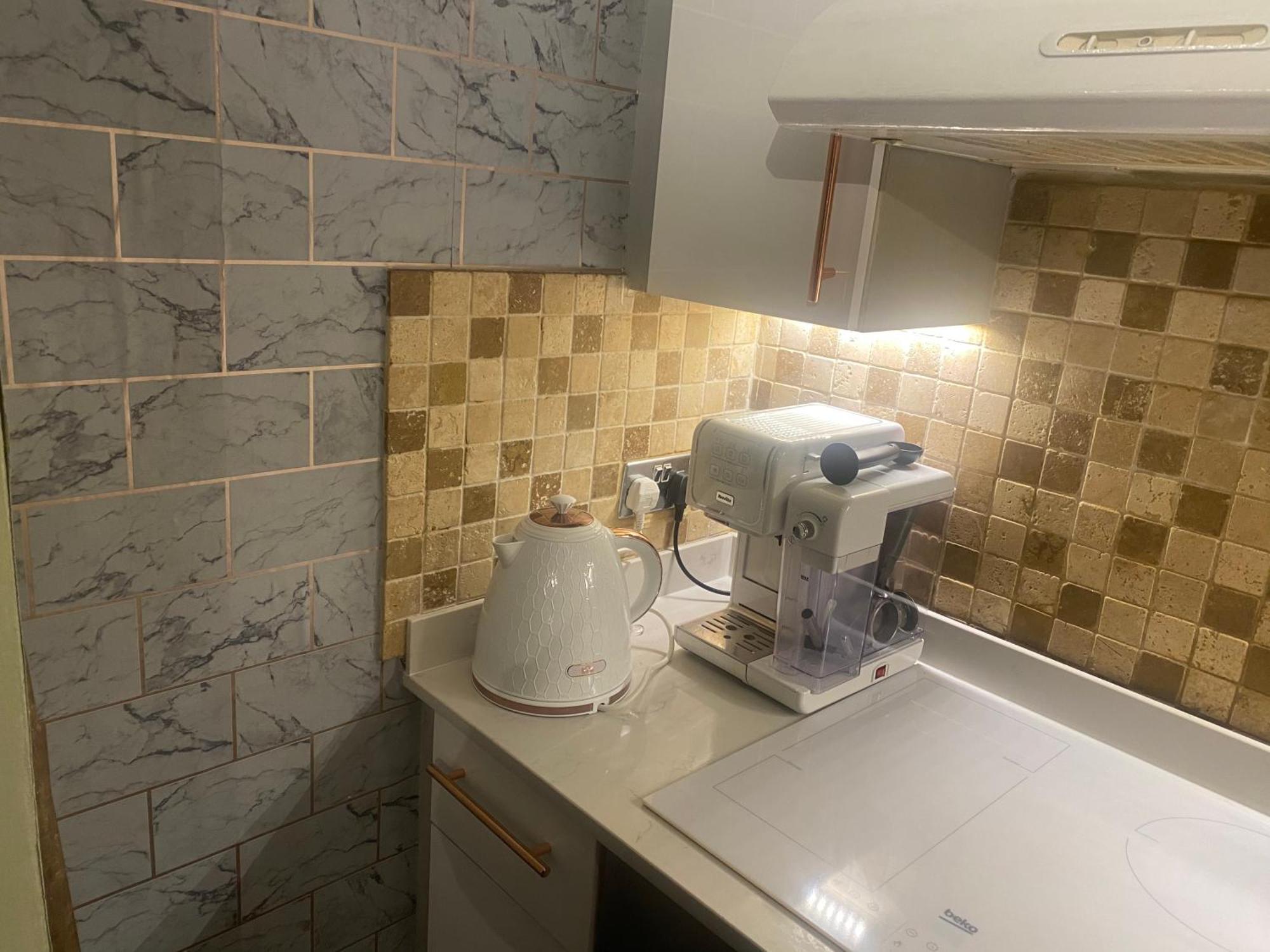 Quiet Lower Floor 2 Bed City Apartment With Private Patio Garden Bath Zewnętrze zdjęcie
