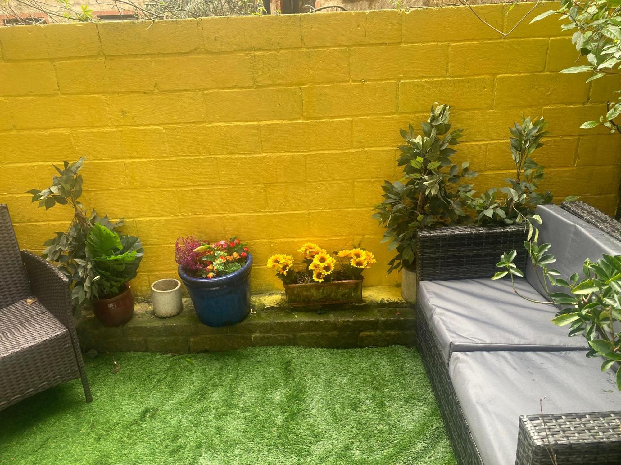 Quiet Lower Floor 2 Bed City Apartment With Private Patio Garden Bath Zewnętrze zdjęcie