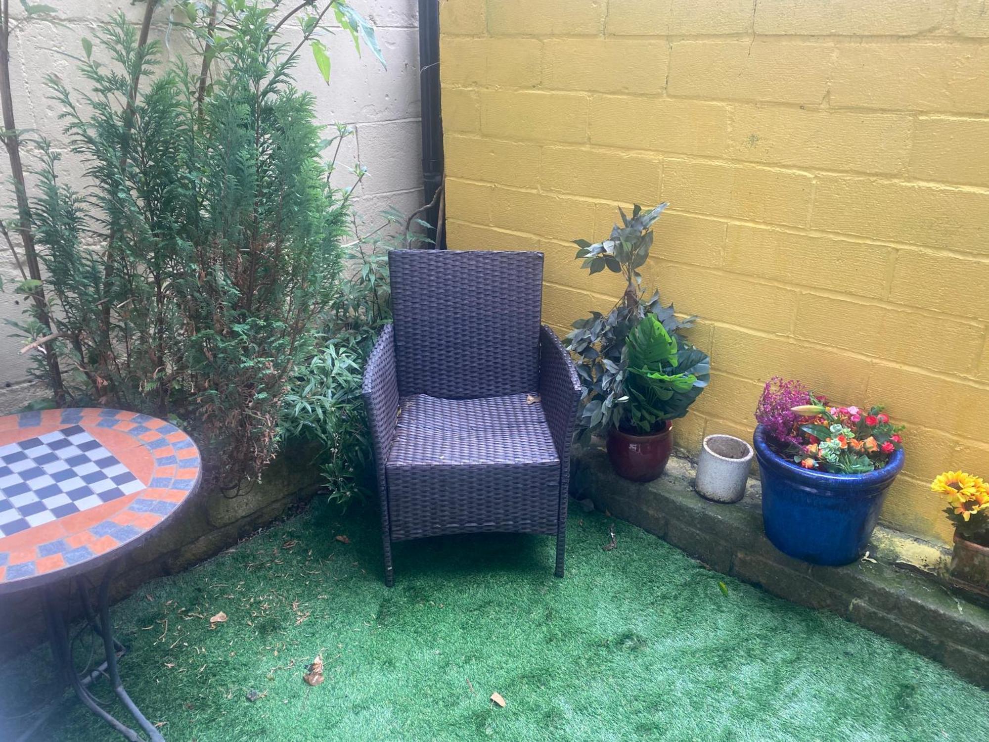 Quiet Lower Floor 2 Bed City Apartment With Private Patio Garden Bath Zewnętrze zdjęcie