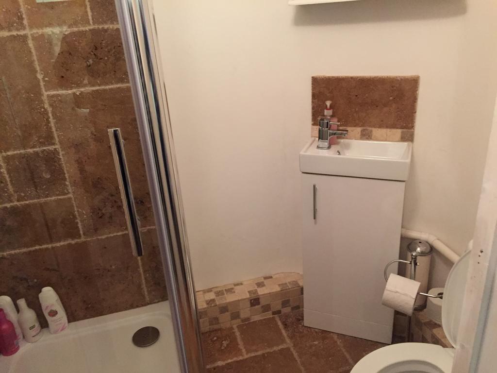 Quiet Lower Floor 2 Bed City Apartment With Private Patio Garden Bath Zewnętrze zdjęcie