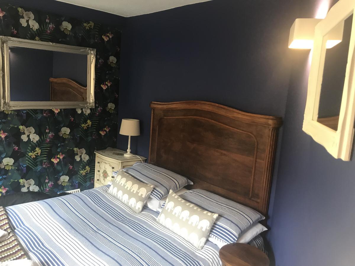 Quiet Lower Floor 2 Bed City Apartment With Private Patio Garden Bath Zewnętrze zdjęcie